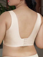 Sujetador de talla grande con diseño en forma de abanico y ajuste natural de realce, color blanco